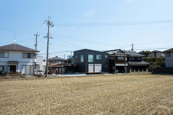 田園に広がるモダン住宅
