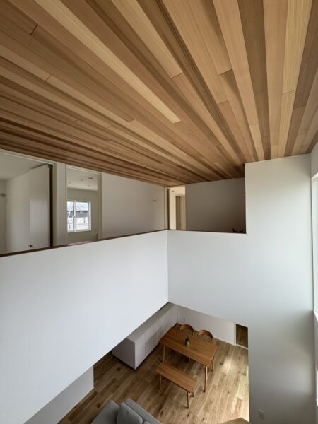 吹き抜けリビング