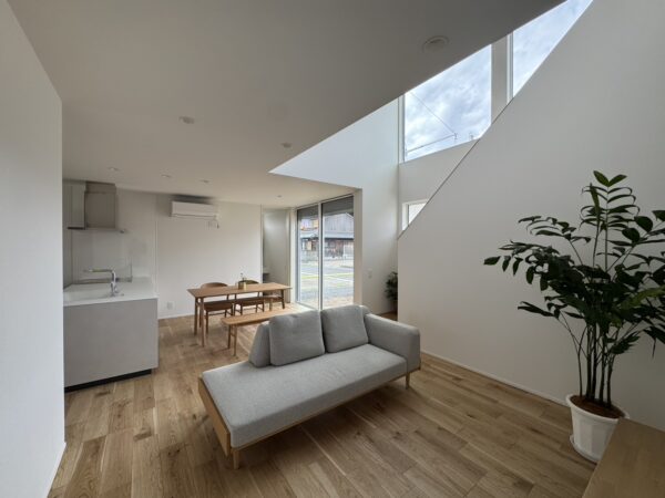 吹き抜けリビング