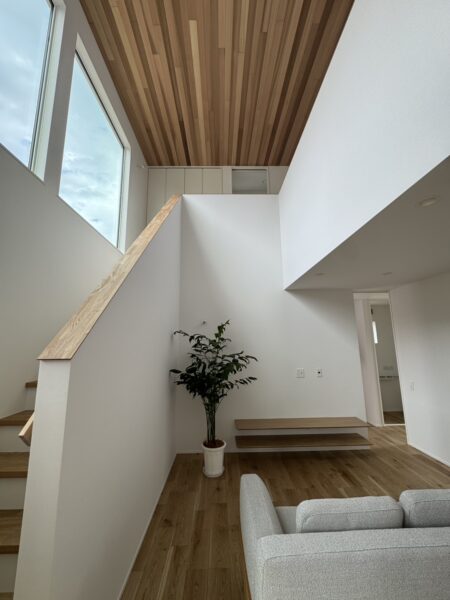 吹き抜けリビング